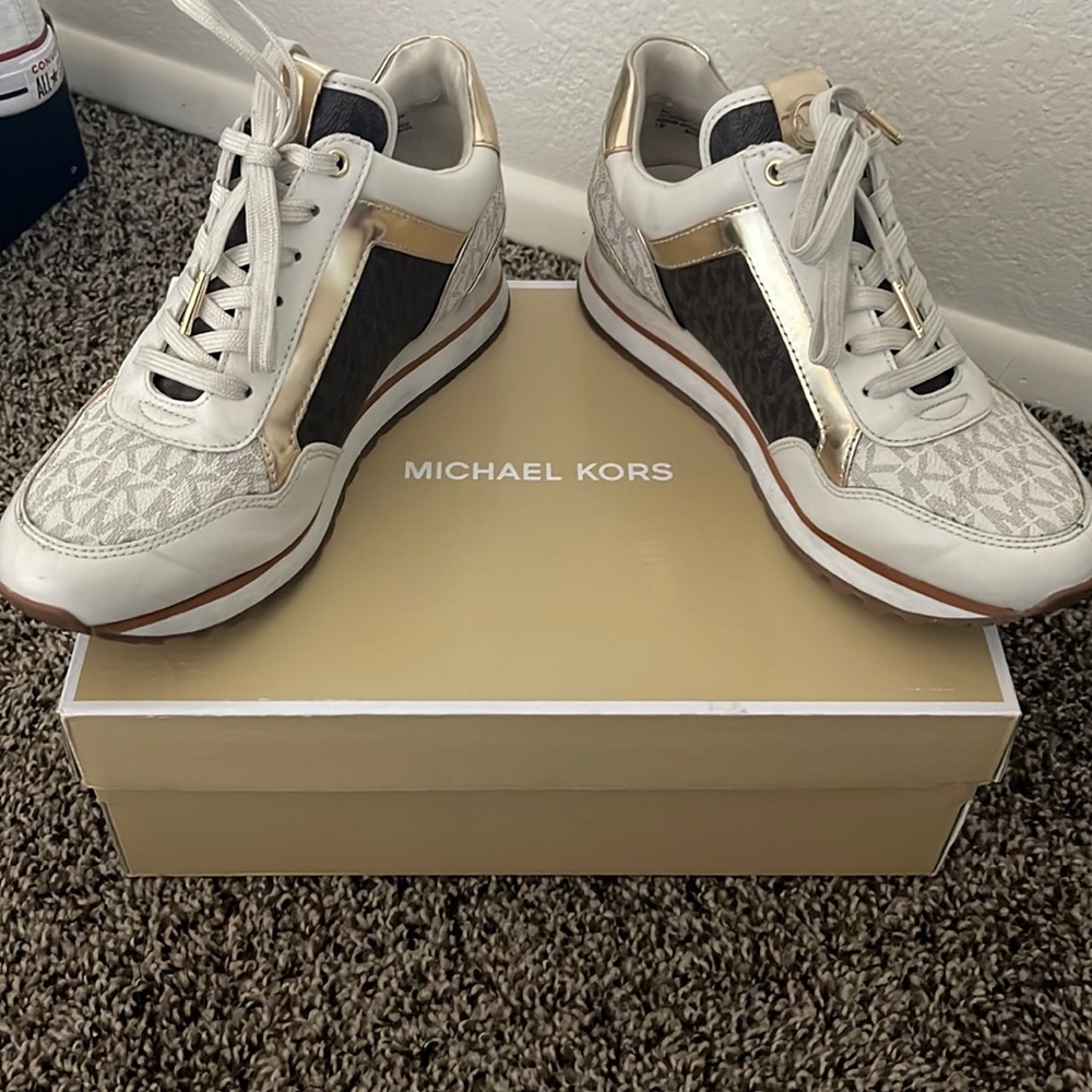 Slightly worn Michael Kors Sneaker